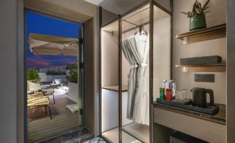 Enjoy Hotel(Sanlitun Tuanjiehu Subway Station Store)