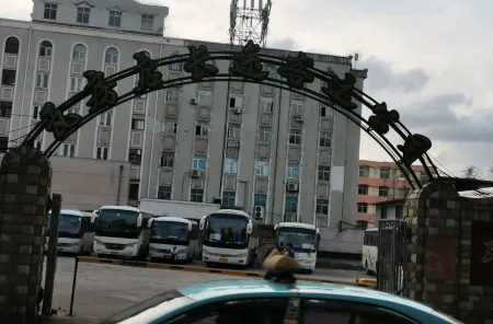 Jinyuan Hostel (Wafangdian Railway Station) Отели в г. Вафандянь