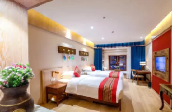 Shangri-La 5th Meteorite Light Year Hotel (Dukezong Ancient City Shop)