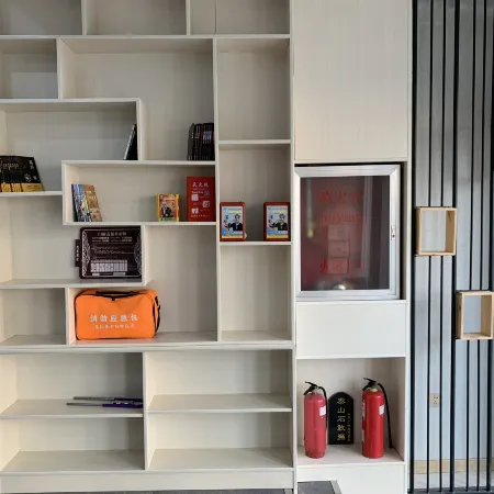 Rujia Huayi Select Hotel (Taiyuan Railway Station West Square Subway Station) Отели рядом с достопримечательностью «Конфуцианский храм»