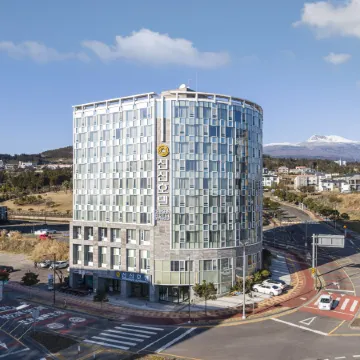 Shin Shin Hotel Jeju Worldcup Отели рядом с достопримечательностью «Парк развлечений Seri World»