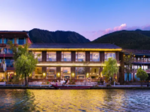 Lugu Lake Scenic Area Shuitian Yishe Loft Lakeview Vacation Apartment Ninglang Yi Özerk İlçesi otelleri