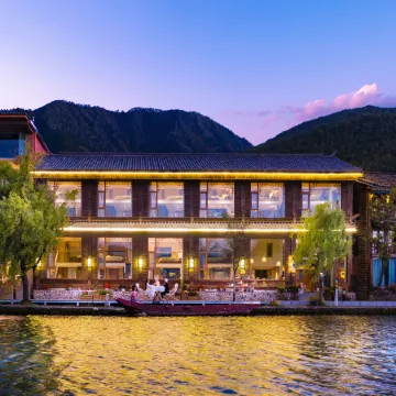Lugu Lake Scenic Area Shuitian Yishe Loft Lakeview Vacation Apartment