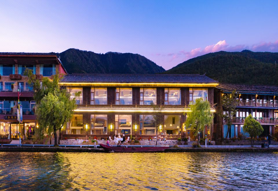 4. Lake Wat..