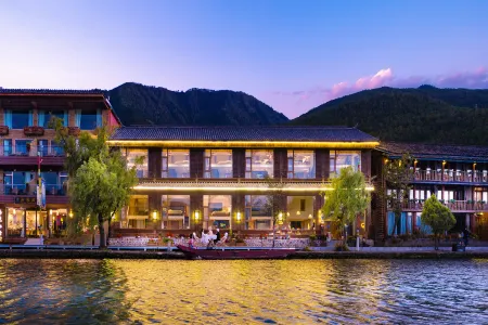 Lake Water Skyline Loft Lake View Resort