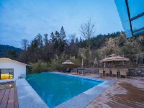 Floral Hotel·Lichuan Fanshe Craftsmanship Hot Spring Hotel