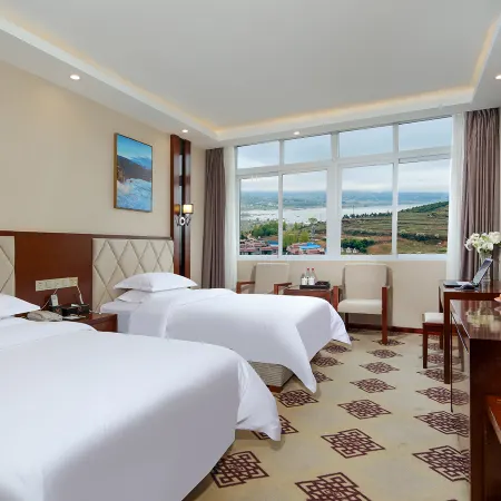 Vienna Classic Hotel (Weining Caohai Exhibition Center)