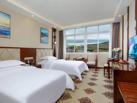 Vienna Classic Hotel (Weining Caohai Exhibition Center)