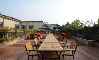 Xiongan Henseng Hotel (Xiong'an New District Baiyangdian High-speed Railway Station)