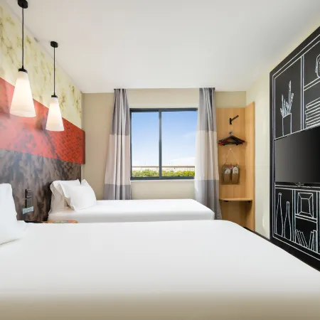 Ibis Hotel (Haikou Xincheng Wuyue Square)