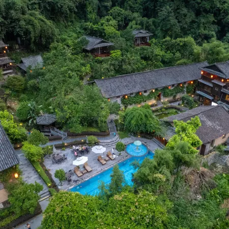 Yangshuo Molan Mountain Residence Ancient Architecture Cultural Homestay (Yulong River Scenic Area)