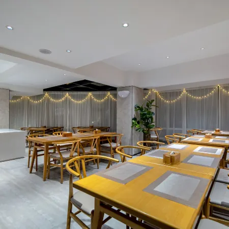 BORRMAN Hotel (Hezhou Municipal Square Colorful Global City Store)