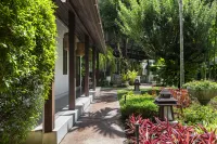 Ratchapruek Lanna Boutique Các khách sạn gần Care For Dogs