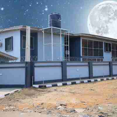 Houseproud Serviced Apartments Hotel Exterior