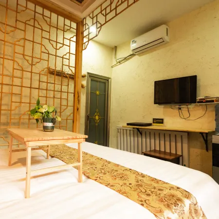 Crescent Moon Spring Zichenju Homestay (Mingsha Mountain and Crescent Moon Spring Scenic Area)