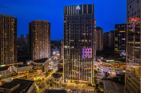 重慶兩江新區金科中心亞朵酒店 鄰近重慶光環購物公園室內植物園“沐光森林”的酒店