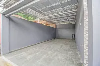 Hotel O Alif House Syariah 2 Hotels in Semen