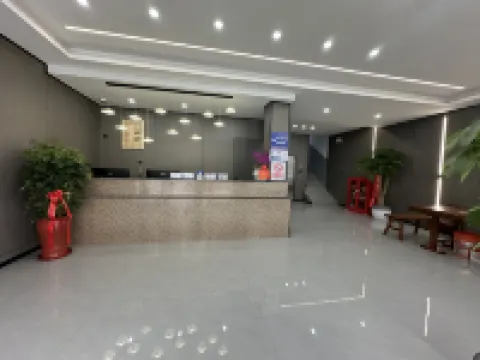 Changxing Red Leaf Room