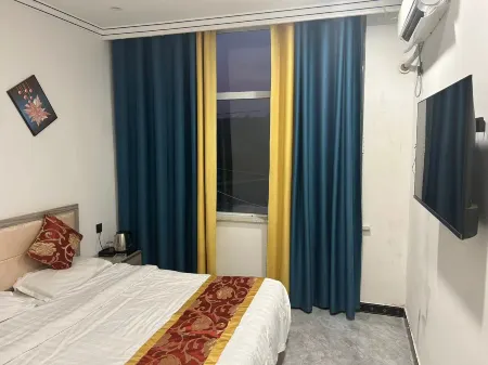 Runan Yijia Hotel Отели в г. Жунань