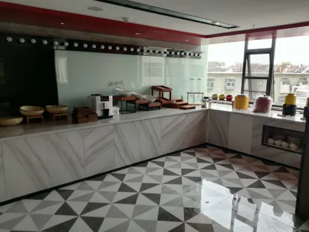 Baiman Hotel (Suizhou Bus Terminal Shuanglong Square Branch) Отели рядом с достопримечательностью «Wenfeng Tower»