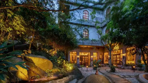 Crazy Man's Shop · Coffee Homestay (Nan'ao Island Qing'ao Bay Branch) - Inns