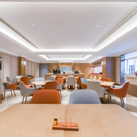 Vienna Hotel (Haian Chengdong Town Branch)
