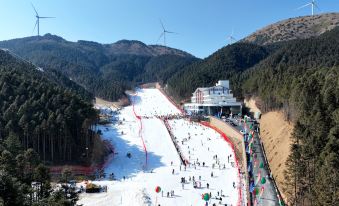 The Heart of Jiuling Mountain Resort Hotel