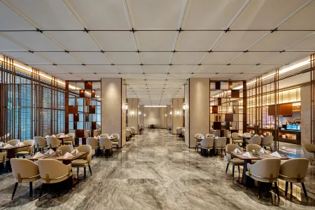 Wyndham Grand Plaza Royale Longchang Отели рядом с достопримечательностью «Chuannan Normal College for Childhood Education»