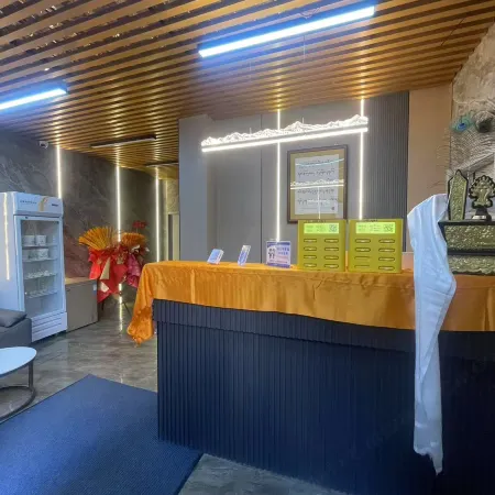 Luqu Licheng Hotel (Yueya Lake Park)