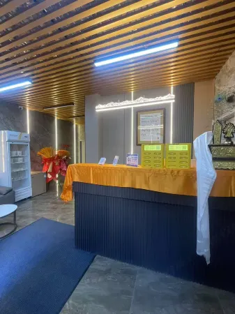 Luqu Licheng Hotel (Yueya Lake Park) Отели в г. Луцюй