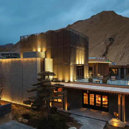 Summit Hotel (Zhaxizong Township Everest Town)