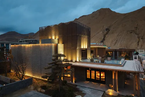 Summit Hotel (Zhaxizong Township Everest Town)