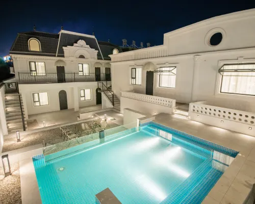 Tekes Manshan Homestay (Shengshi Huajiang Bagua City Night Scenic Area) Hotel di Tekes