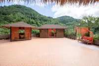Zunyi Granary · Persimmon Tree Side Mountain Estate Vacation Apartment - bar