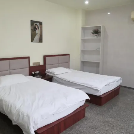 Cixi Huatan Hotel