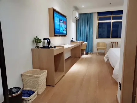 GreenTree Inn Guangdong Zhanjiang Donghai Island Express Hotel Отели рядом с достопримечательностью «Longhaitian Island»