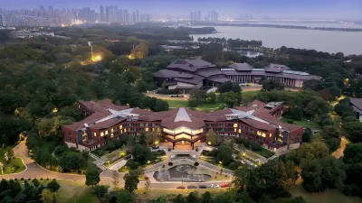 East Lake Hotel Các khách sạn gần Qingshan Stadium