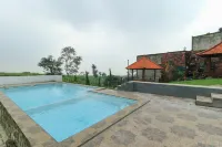 Villa Kangen Omah - piscina