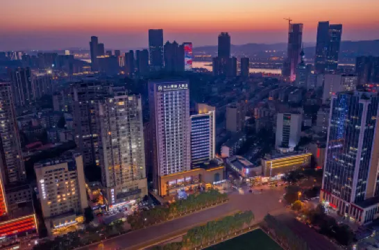 Jiangshan International Hotel Các khách sạn gần Giếng Baisha