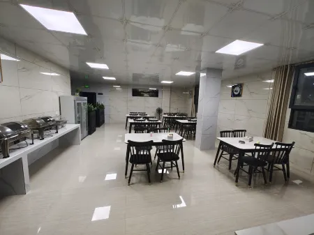 Fogang Hongwei Business Hotel Отели рядом с достопримечательностью «Tangtang Village, Gucun, Guangdong»