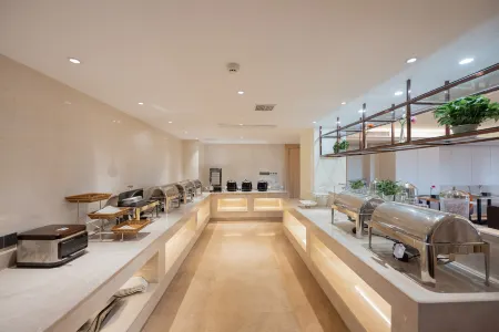 Vienna International Hotel (Wuhan Miaoshan Institute of Technology) Отели рядом с достопримечательностью «Tanxinpei Park»