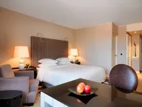 Hyatt Regency Cologne Hotels near Poll