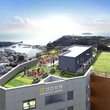 Shin Shin Hotel Seogwipo Отели рядом с достопримечательностью «Водопад Вонан»