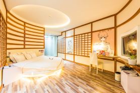 CLOUDS Hotel (Tengchong Fengshan Road)