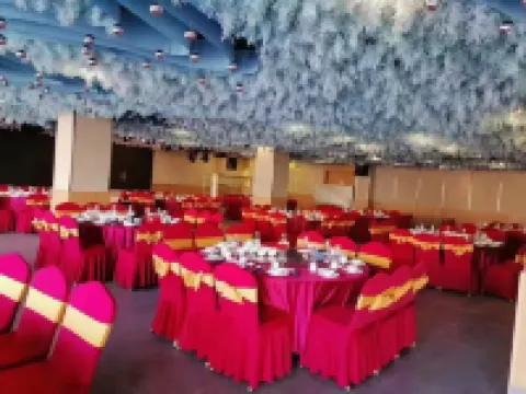 Vienna International Hotel (Guigang Guest World Plaza Gangnan Center)