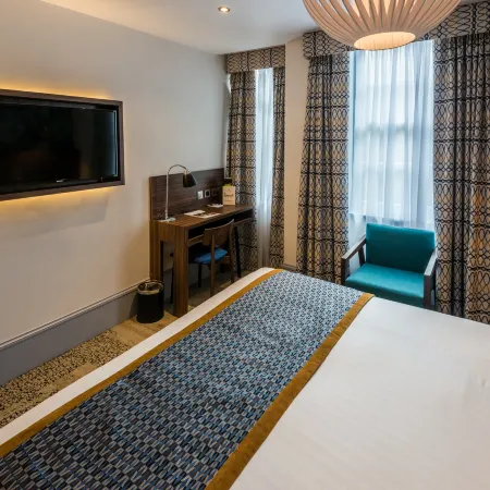 Cairn Hotel & Apartments