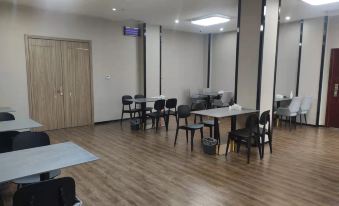 7 Days Premium Hotel (Dingzhou Zhongshan Road Railway Station)