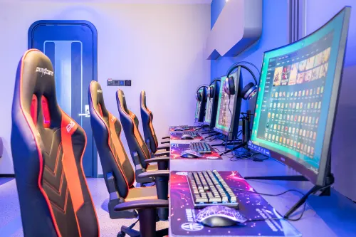 AT E-sports Hotel (Zhongshan Square, Dalian Railway Station)