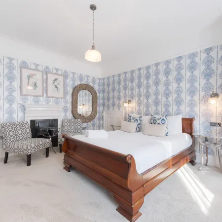 Florence Gardens Boutique Hotel and Restaurant Отели рядом с достопримечательностью «Корабль-музей HMS Victory»