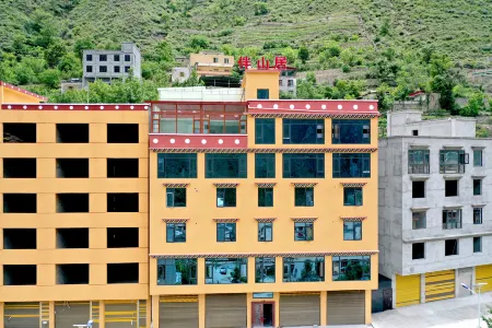 Banshanju Homestay Отели в г. Сиаоцзинь